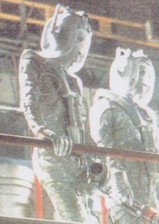 Jeff Wayne (Dr.Who) Cyberman leader (holding rail) 3.jpg